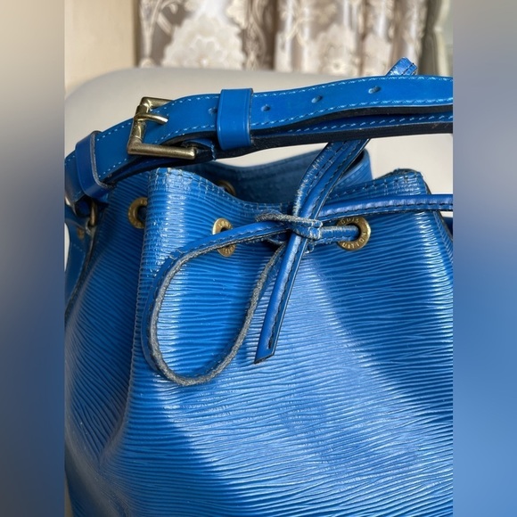 Louis Vuitton Epi Noe Bucket Bag Shoulder Bag Cobalt Blue Leather Tie Closure - Picture 4 of 13
